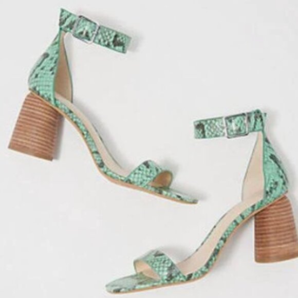 NEW (NWOT) Vince Camuto Mejorla leather sandals sz 7 - Picture 1 of 16